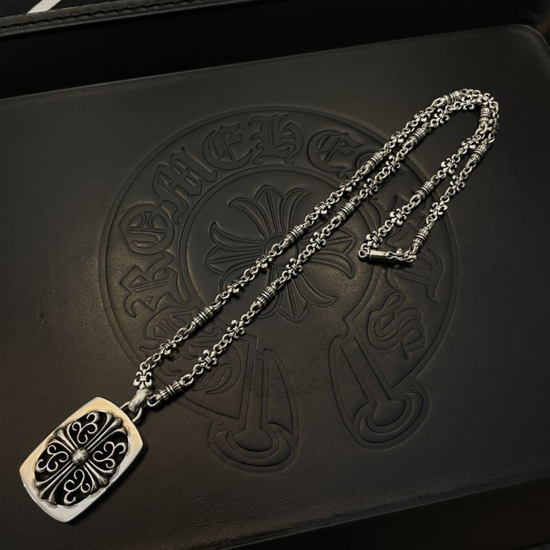 Ch*0me He**ts necklaces